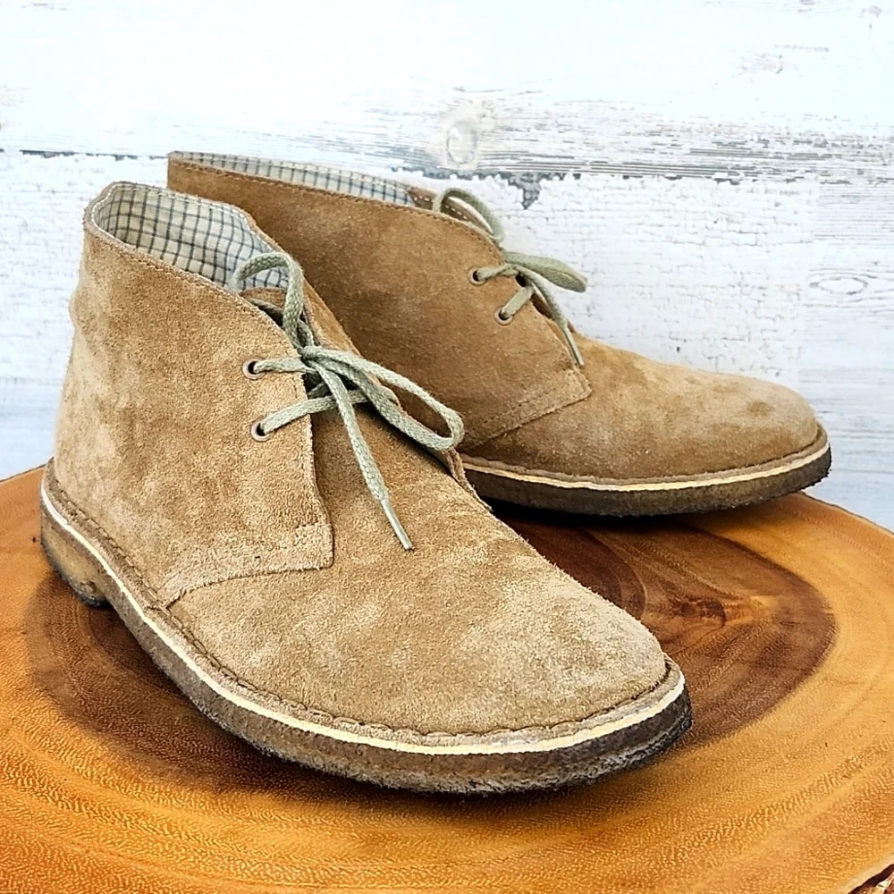 CLARKS ORIGINALS WOMEN'S DESERT BOOTS